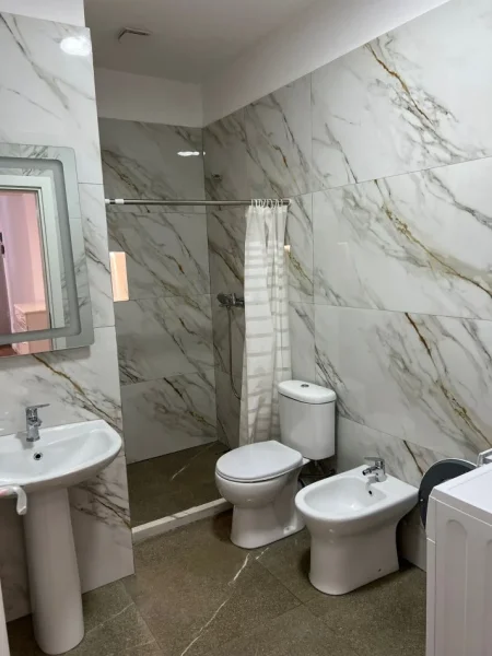 Tirane, jepet me qera apartament 1+1+Aneks Kati 5, 80 m² 400 € (fresk)
