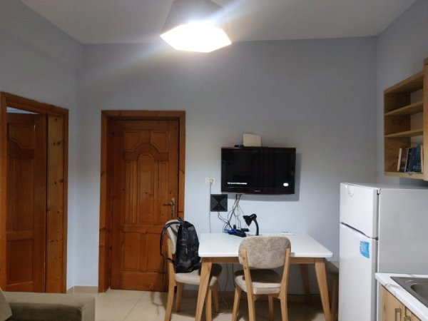 Tirane, jepet me qera apartament 1+1 Kati 2, 65 m² 400 € (rruga e dibres)