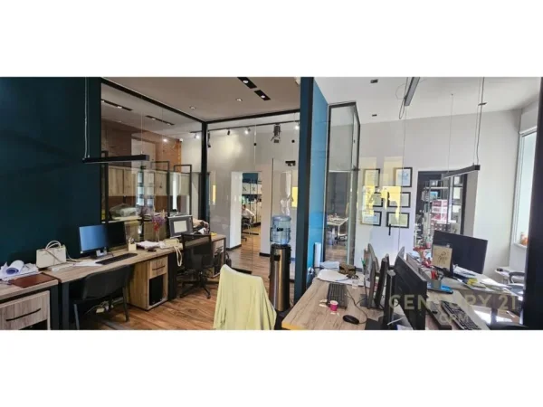 Tirane, jap me qera zyre , 126 m² 1.700 € (Stadiumi Dinamo)