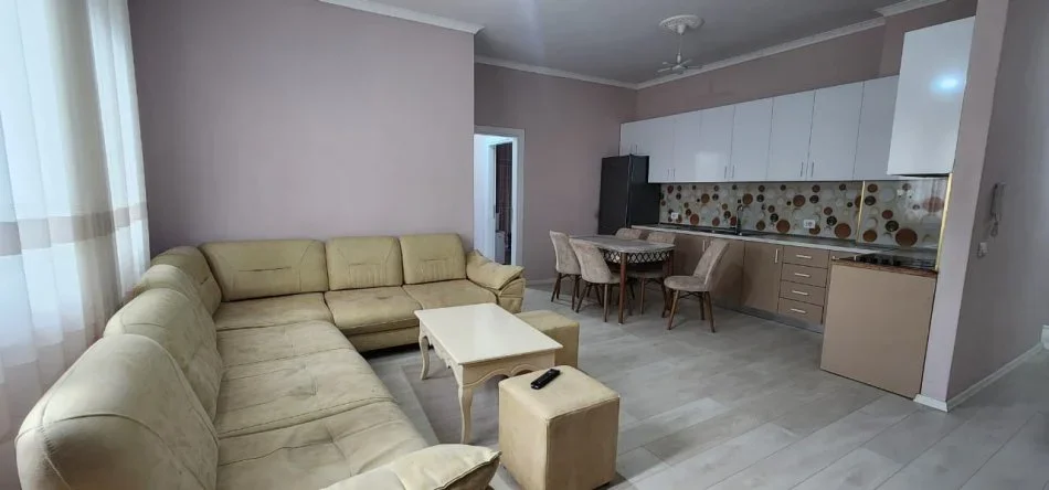 Tirane, shitet apartament 2+1 Kati 1, 160.000 € (kinostudio)