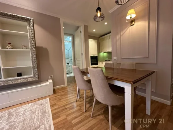 Tirane, jap me qera apartament 1+1+Post Parkimi , 80 m² 850 € (Komuna e Parisit)