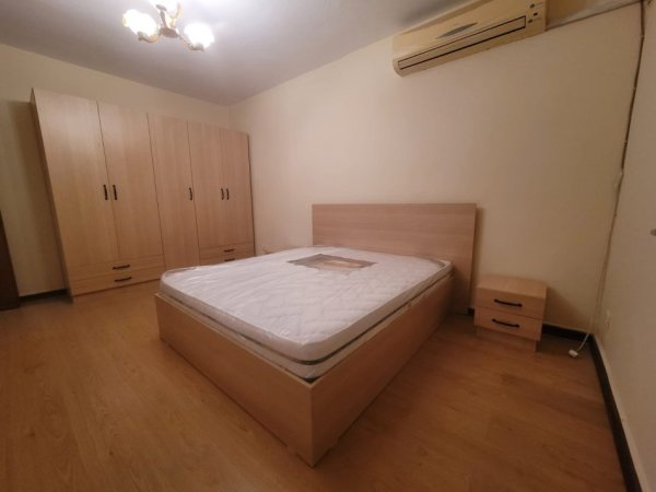 Tirane, jepet me qera apartament 2+1+Aneks+Ballkon Kati 1, 80 m² 550 € (oxhaku)