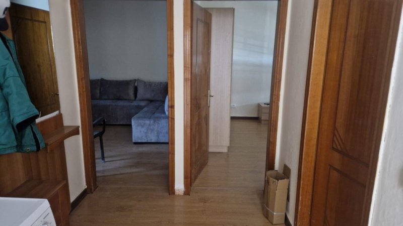 Tirane, jepet me qera apartament 2+1+Aneks+Ballkon Kati 1, 80 m² 550 € (oxhaku)