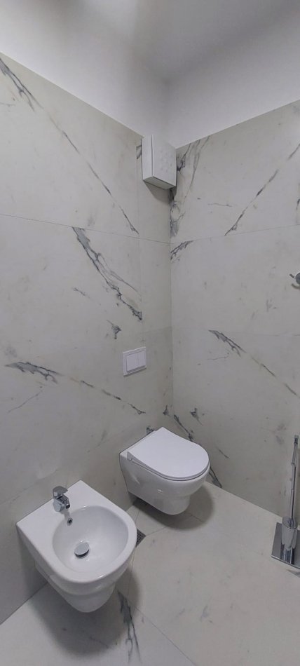 Tirane, jepet me qera apartament 2+1+Ballkon Kati 3, 100 m² 