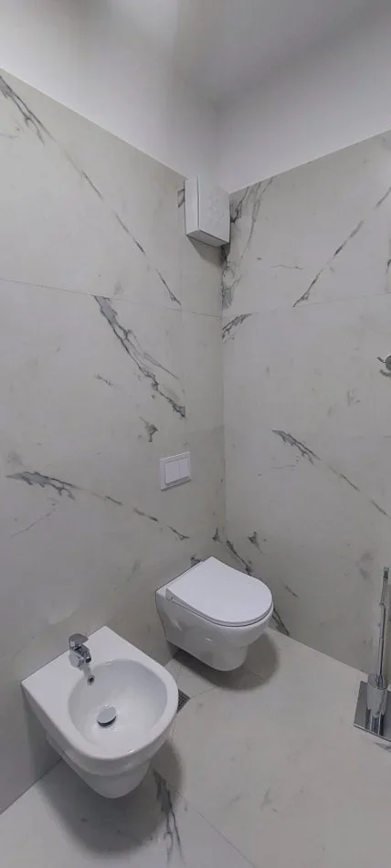 Tirane, jepet me qera apartament 2+1+Ballkon Kati 3, 100 m² 