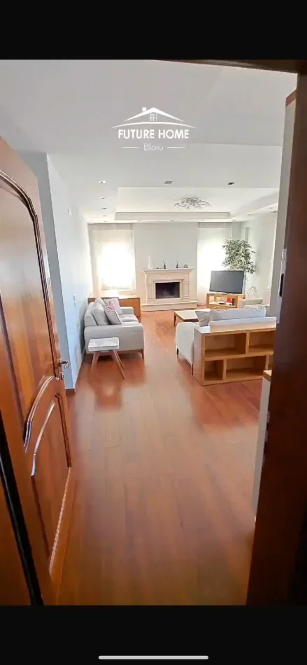 Tirane, shitet apartament 3+1 Kati 3, 180 m² (Vilat Amerikane, Sauk)