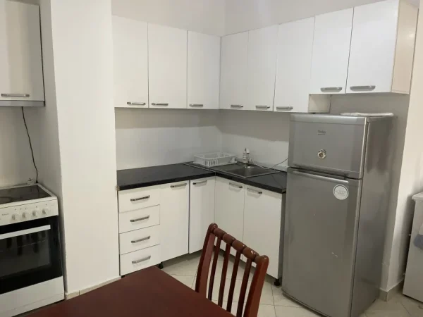 Tirane, jepet me qera apartament 2+1+Aneks Kati 7, 75 m² 500 € (astir)