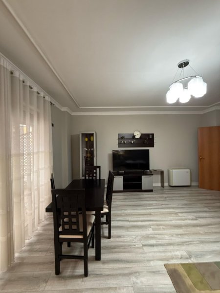 Tirane, jepet me qera apartament 2+1 Kati 6, 140 m² 800 € 