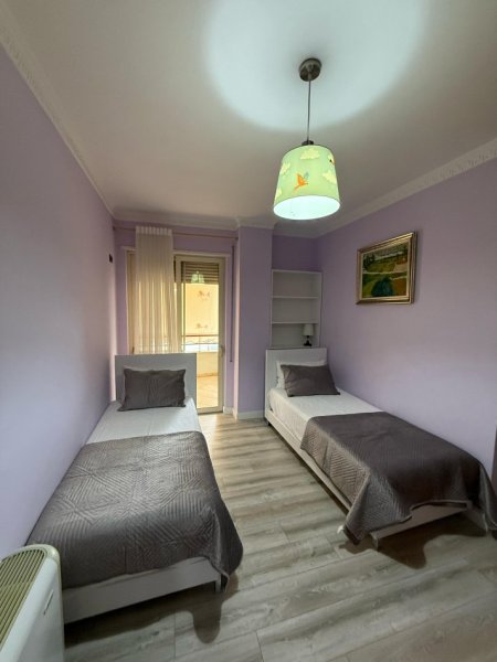 Tirane, jepet me qera apartament 2+1 Kati 6, 140 m² 800 € 