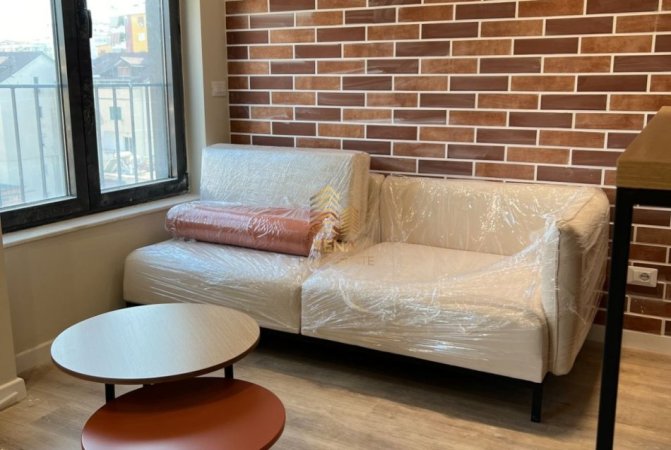 Tirane, jepet me qera apartament 1+1+Ballkon Kati 6, 55 m² 800 € (Rruga Karl Gega)