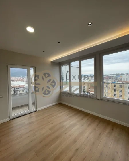 Tirane, shitet apartament 3+1+Ballkon Kati 5, 164 m² 280.000 € (Rr Arkitekt Sinani)