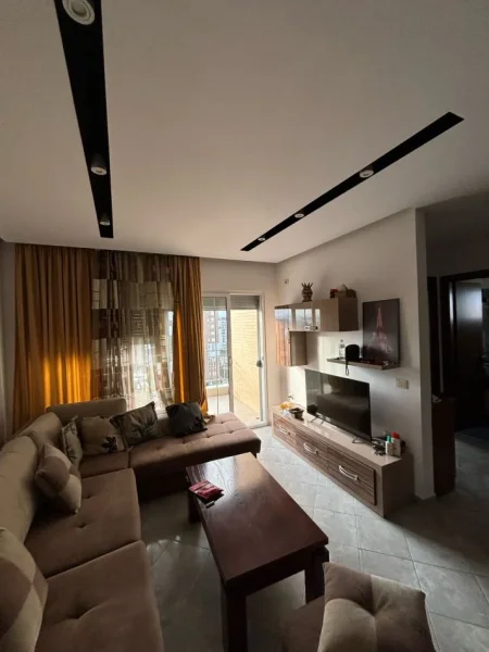 Tirane, jepet me qera apartament 2+1+Aneks+Ballkon Kati 9, 89 m² 550 € (fusha e aviacionit)