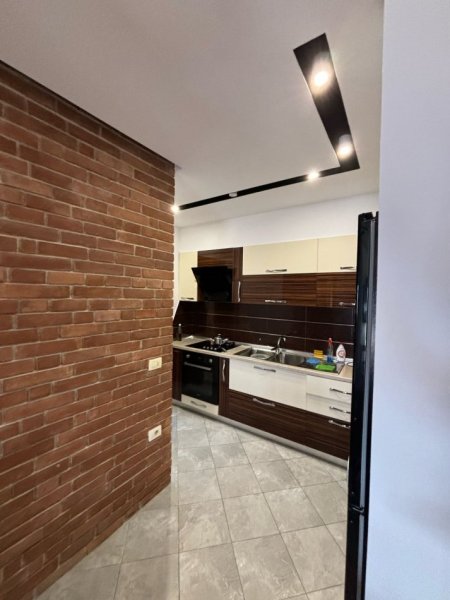 Tirane, jepet me qera apartament 2+1+Aneks+Ballkon Kati 9, 89 m² 550 € (fusha e aviacionit)