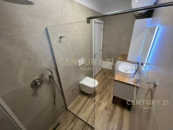 Tirane, jepet me qera apartament 2+1 Kati 6, 80 m² 700 € (Unaza e Re)