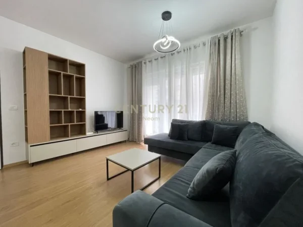 Tirane, jepet me qera apartament 2+1 Kati 1, 87 m² 1.000 € (Liqeni i Thate)