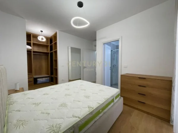 Tirane, jepet me qera apartament 2+1 Kati 1, 87 m² 1.000 € (Liqeni i Thate)