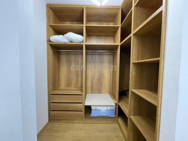 Tirane, jepet me qera apartament 2+1 Kati 1, 87 m² 1.000 € (Liqeni i Thate)