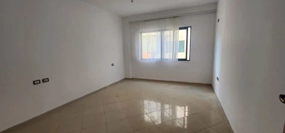 Tirane, jepet me qera apartament 2+1 , 90 m² 300 € (fresk)