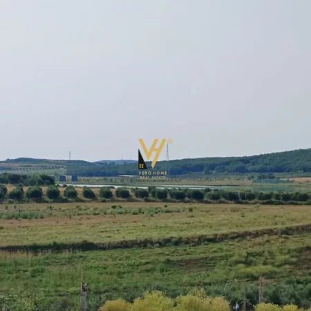 Elbasan, shitet toke bujqesore , 7.650 m² 115.000 € (BELSH)