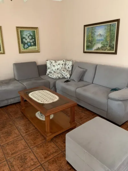 Tirane, jepet me qera apartament 2+1+Aneks+Ballkon Kati 2, 90 m² 450 € (rruga e dibres)