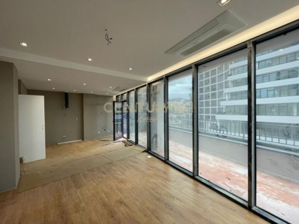 Tirane, jepet me qera apartament 2+1+Aneks+Ballkon Kati 3, 142 m² 1.300 € (LAKE VIEW)