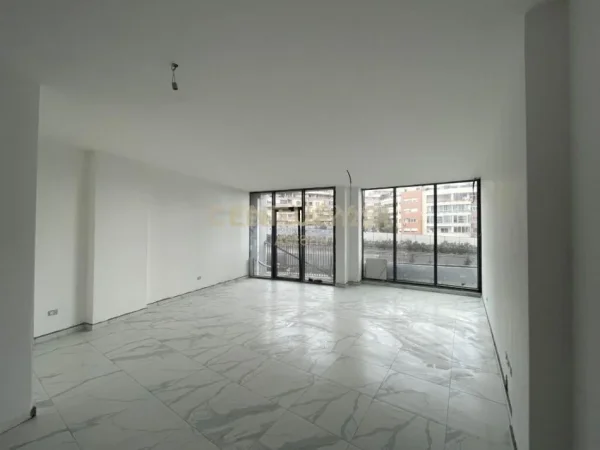 Tirane, jepet me qera ambjent biznesi Kati 1, 68 m² 1.000 € (Lake View)