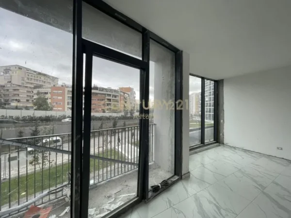 Tirane, jepet me qera ambjent biznesi Kati 1, 68 m² 1.000 € (Lake View)