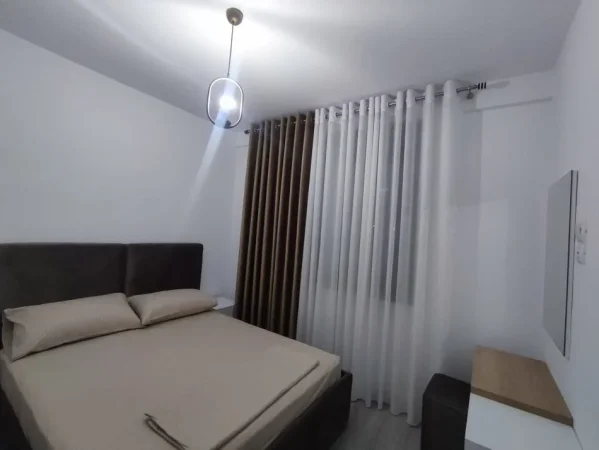 Tirane, jepet me qera apartament 1+1+Aneks Kati 2, 51 m² 400 € (rruga koferenca e pezes)