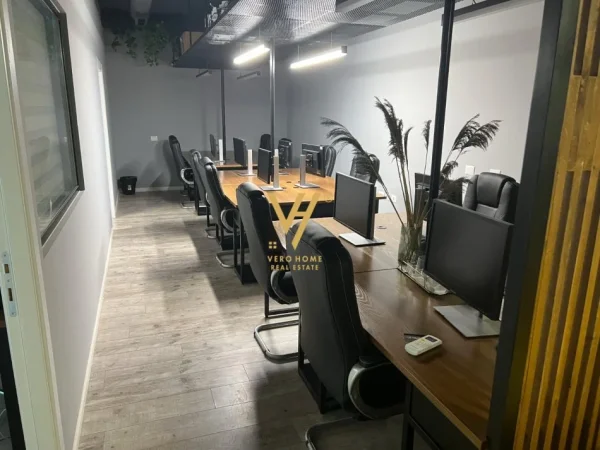 Tirane, jepet me qera zyre Kati 2, 108 m² 1.700 € (SQUARE 21)