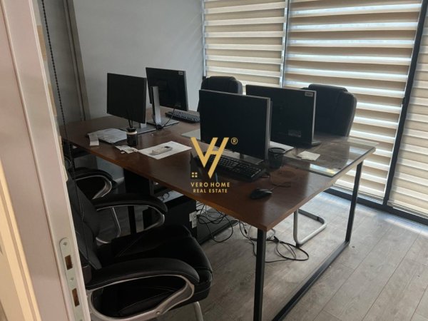 Tirane, jepet me qera zyre Kati 2, 108 m² 1.700 € (SQUARE 21)