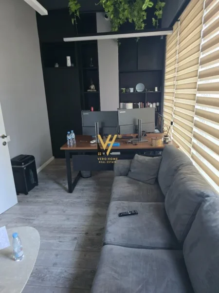 Tirane, jepet me qera zyre Kati 2, 108 m² 1.700 € (SQUARE 21)