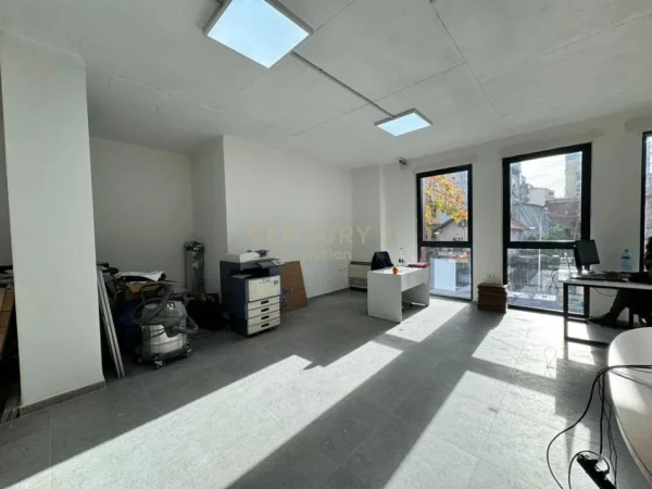 Tirane, shes ambjent biznesi Kati 1, 62 m² 365.000 € (Galeria Roma)
