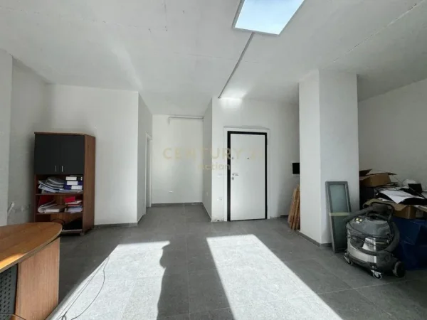 Tirane, shes ambjent biznesi Kati 1, 62 m² 365.000 € (Galeria Roma)