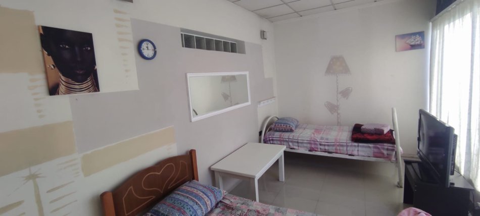 Tirane, jepet me qera vetem 1 dhome 1+1 Kati 2, 30 m² (Sapo Kalon Shinat e Trenit, Ne Fund Te Rruges Jordan Misja)