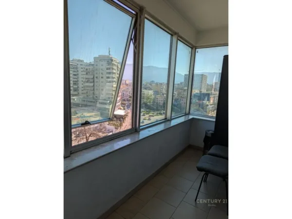 Tirane, jepet me qera zyre Kati 6, 115 m² 900 € (Zogu i Zi)