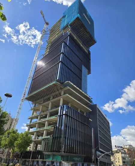 Tirane, jepet me qera zyre Kati 2, 848 m² (EYE OF TIRANA, SYRI I TIRANËS)