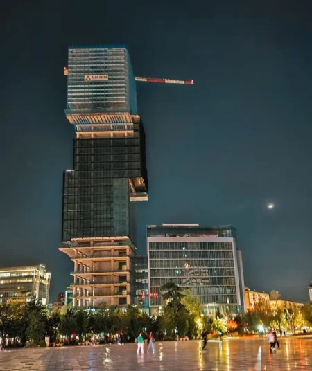Tirane, jepet me qera zyre Kati 5, 879 m² (EYE OF TIRANA, SYRI I TIRANËS)