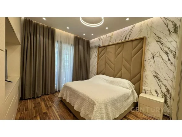 Tirane, jepet me qera apartament 1+1 Kati 2, 64 m² 800 € (Square21)