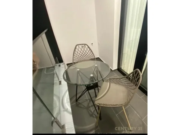 Tirane, jepet me qera apartament 1+1 Kati 2, 64 m² 800 € (Square21)