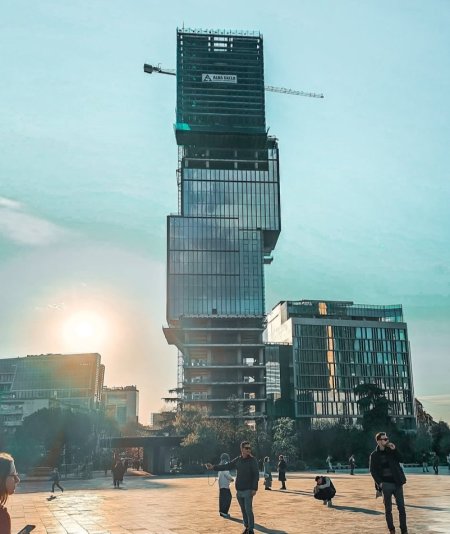 Tirane, jepet me qera ambjent biznesi Kati 6, 314 m² (SYRI I TIRANËS, EYE OF TIRANA)