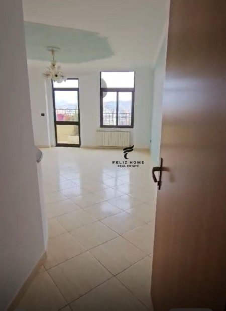 Tirane, jepet me qera zyre Kati 8, 121 m² 800 € (ISH EKSPOZITA)