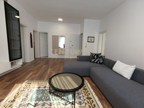 Tirane, jepet me qera apartament 2+1+Aneks+Ballkon Kati 2, 116 m² 800 € (Selvia)