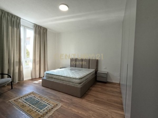 Tirane, jepet me qera apartament 2+1+Aneks+Ballkon Kati 2, 116 m² 800 € (Selvia)