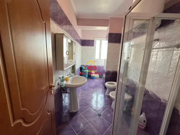 Vlore, shitet apartament 2+1+Ballkon Kati 2, 102 m² 320.000 € (Rruga Murat Tërbaçi)