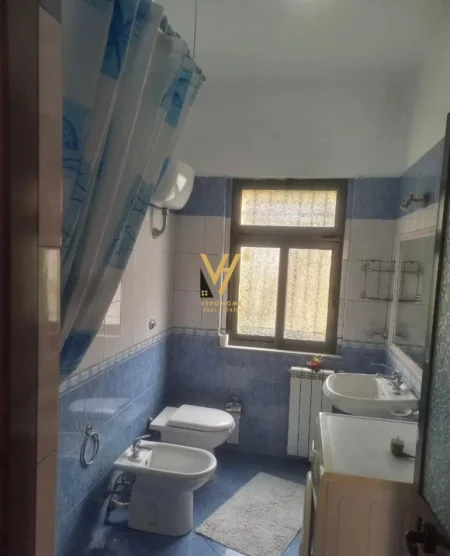 Tirane, jepet me qera apartament 3+1+Ballkon Kati 1, 140 m² 450 € (SAUK)