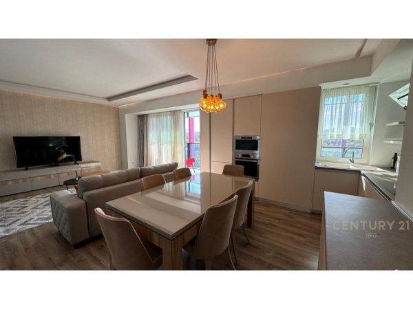 Tirane, jepet me qera apartament 2+1+Aneks+Ballkon Kati 18, 150 m² 1.800 € (AMBASADOR 3)