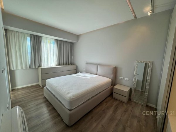 Tirane, jepet me qera apartament 2+1+Aneks+Ballkon Kati 18, 150 m² 1.800 € (AMBASADOR 3)