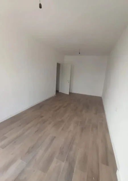 Tirane, shitet apartament 2+1+Ballkon , 96 m² 115.000 € (Univers City)