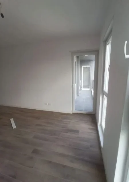 Tirane, shitet apartament 2+1+Ballkon , 96 m² 115.000 € (Univers City)