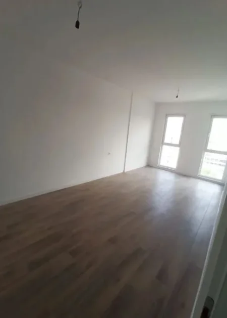 Tirane, shitet apartament 2+1+Ballkon , 96 m² 115.000 € (Univers City)